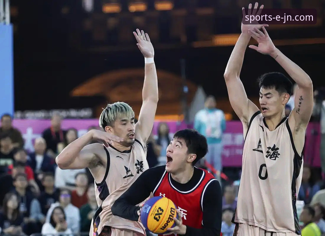 上海男篮豪取12连胜登顶CBA：一场团队篮球的胜利解析